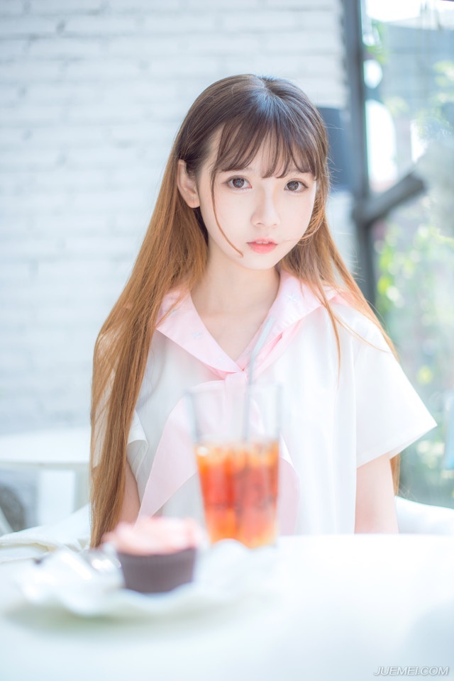 “的确有些冲突，只是……”邓贤苦笑道。